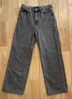 ユニクロ　ワイドストレートジーンズ　グレー