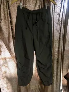 GU ダークグレー カーゴパンツ Mサイズ