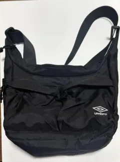 umbro ダブルポケット軽量ショルダーバッグ