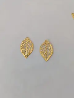 金属製葉っぱ型チャーム 60個セット
