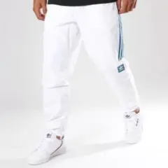 adidas originals トラックパンツ