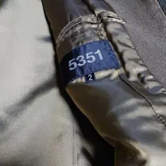 5351のスタンドカラーのコートです。