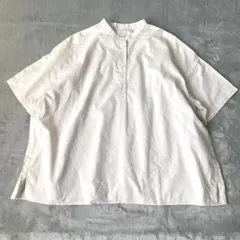 【休日と詩】コットンバンドカラーシャツブラウス ベージュ 日本製