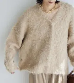 BARNYARDSTORMフラッフィーカーディガン　ベージュ　ファーシャギー