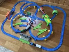 プラレール　まとめ売り　レイアウト　トーマス　パーシー　踏切　駅　車庫