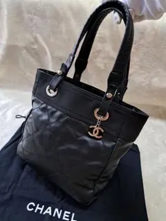 ほぼ新品CHANEL パリビアリッツ トートバッグ　マトラッセのサムネイル