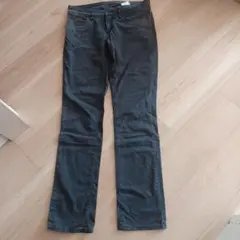 黒 スキニーパンツ