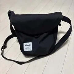 ハロルル　ショルダーバッグ ブラック 軽量 多機能 ポケット マグネット