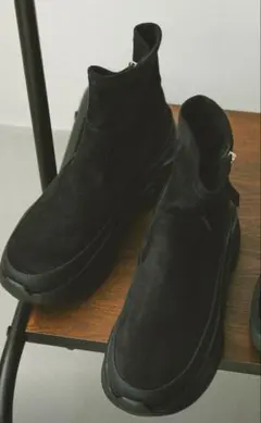 ブラックスエード厚底ジッパーブーツ　エアかる