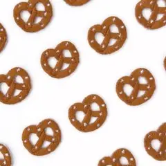 パン刺繍ワッペン プレッツェル｜アイロン接着・入園入学グッズ・ナチュラルカラー