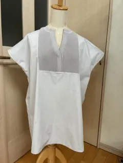 新品未使用　TORRAZZODONNA ブラウスのサムネイル