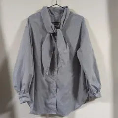 ストライプリボン付き長袖シャツ