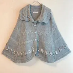 【アクシーズファム】（M）リボン通し ケーブルニット ポンチョ ミントグリーン
