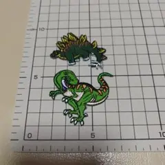ワッペン　ミニ　恐竜　怪獣　小さいアイロンワッペン　二体セット