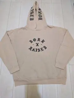 BORN RAISED 刺繍パーカー ベージュ サイズL