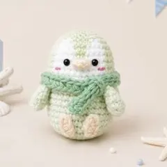 マフラーを巻いたころんと小さなペンギンのあみぐるみ　グリーン