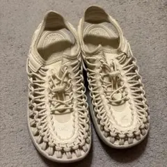 未使用✨KEEN ユニークツースライド 23.5表記 ホワイト サンダル 未使用✨KEEN ユニークツースライド 23.5表記 ホワイト サンダル