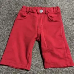赤いポケット付きショートパンツ