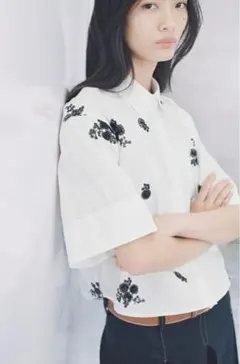 【最終値下げ】ZARA 花柄スパンコール クロップド半袖シャツ