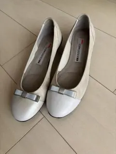 コンポジション9. 23.0cm. ホワイトベージュフラットシューズ　　値下げ