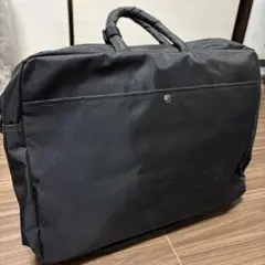 黒いナイロンビジネスバッグ
