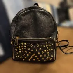 スタッズ付き黒レザーバックパックのサムネイル