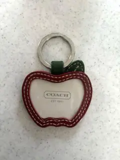 COACH リンゴ型キーホルダー コーチ COACH リンゴモチーフ 立体キーホルダー/チャーム【新品