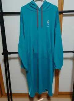 ウマ娘プリティーダービー　ルームワンピース　 ターコイズフード付きロングパーカー