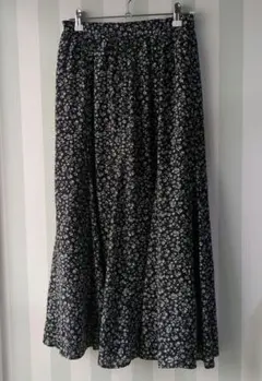 【earth music&ecology】 小花柄セミフレアスカート