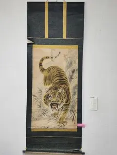 掛け軸 虎 無落款 楽天市場】掛け軸 販売 虎 龍 猛虎（上村 修香）?新品掛軸（かけ