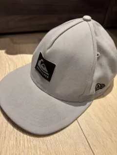 Quiksilver ニューエラ グレー スナップバックキャップ