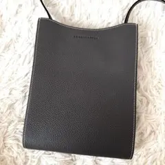 未使用✨ボナベンチュラ ショルダーバッグ リア レザー ロゴ スマホ ポシェット