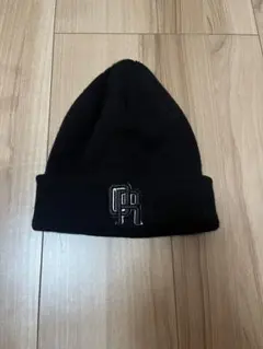 ブラックニット帽 ロゴ刺繍付き　ニューエラのサムネイル