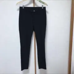 UNIQLOブラック スリムフィット カジュアルパンツ