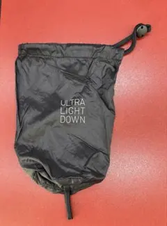 ユニクロ ウルトラライトダウン 収納袋　② ブラック
