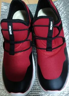 moz ストレッチ素材 スニーカー レッド/ブラック
