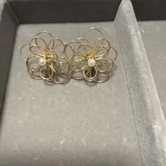 花形ゴールドピアス（パール付き）