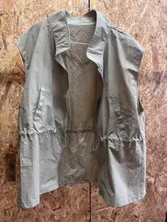 ベージュ ジップアップ ベスト　未使用品