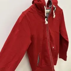 赤ジップパーカー