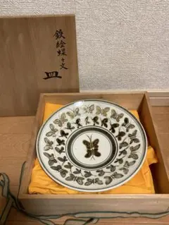 鉄絵蝶々文　皿 鉄絵蝶々文 皿 - メルカリ