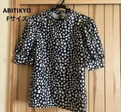 【新品・未使用】 ABITOKYO 花柄ブラウス　ネイビーのサムネイル