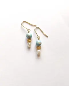 空色ターコイズと淡水パールのゴールドピアス/樹脂フック/サージカルステンレス