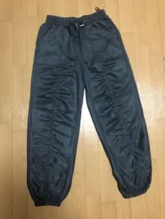 レディース　グレー色カーゴパンツ