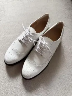 【値下げ】ホワイト ウィングチップ レースアップシューズ