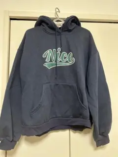 ロゴ入りネイビーパーカー