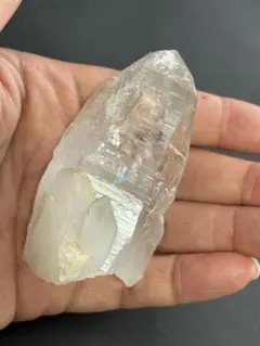 【ブラジル産・カテドラル水晶】レリーフ状の重厚な結晶 116g 原石 ブラジル産・カテドラル水晶】レリーフ状の重厚な結晶 116g 原石