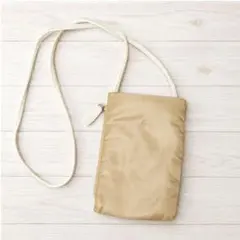 美品　Kitamura キタムラ スマホショルダーバッグ ベージュ　ナイロンのサムネイル