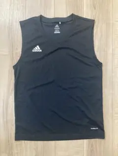 adidas ブラック　ノースリーブシャツ