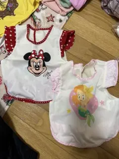 ディズニーリゾート　ミニーマウス・リトルマーメイド ベビーエプロン2点セット