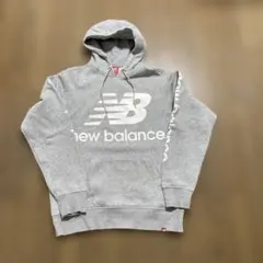 new balance プルオーバーパーカー グレー Sのサムネイル